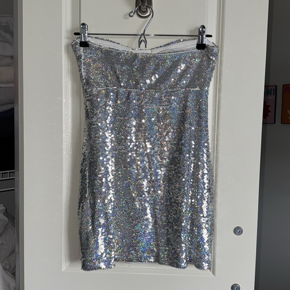 Finesse Alexi Multi Sequin Dress - Picture 5 of 5
